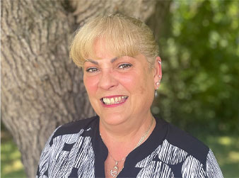 Headshot of Emmy Barr